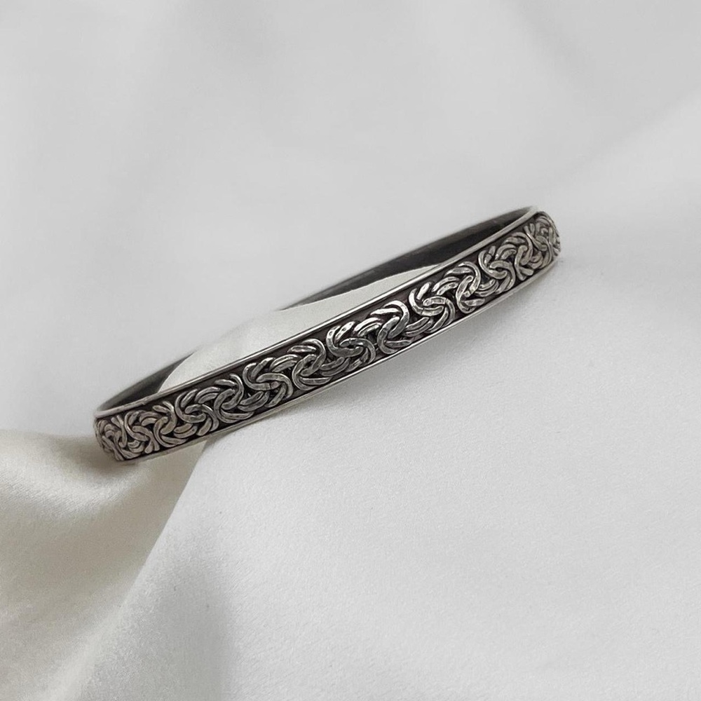 Vintage 925 sterling silver bangle bracelet with hammered byzantine